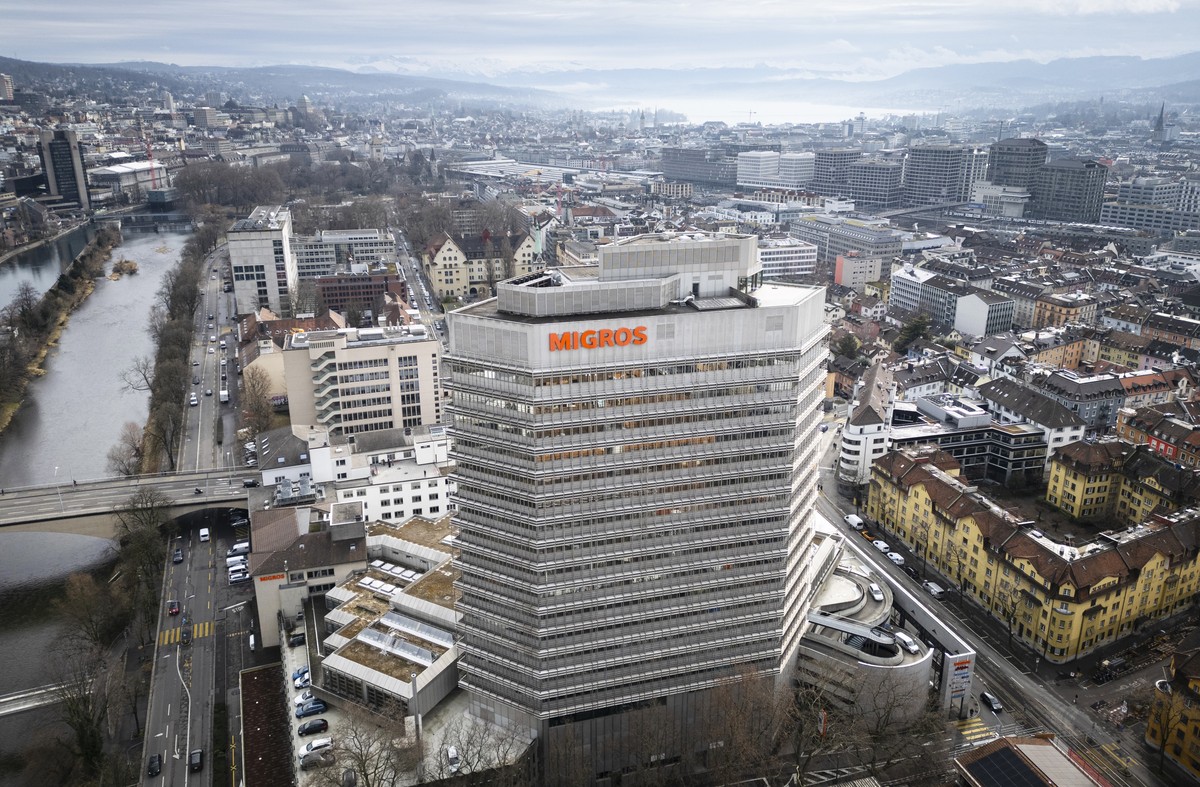 Der Migros Hauptsitz am Limmatplatz, aufgenommen am Freitag, 2. Februar 2024 in Zuerich. Der Detailhandelskonzern Migros sucht neue Besitzer f