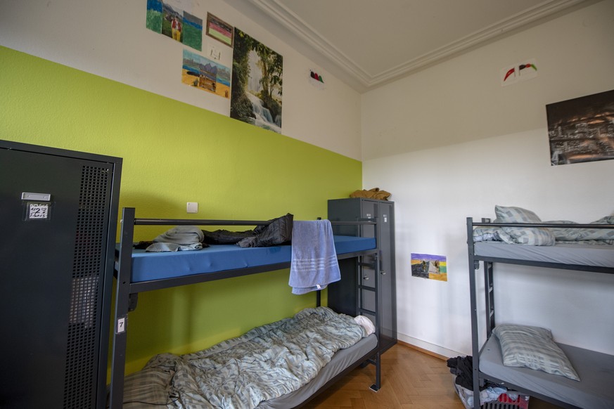 Ein Zimmer in der neue Unterkunft für unbegleitete minderjährige Asylsuchende in einer alten Villa direkt neben dem  Bundesasylzentrum in Basel Basel.