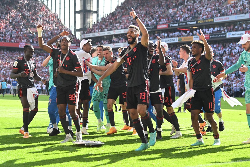epa10657881 Bayern Munich players celebrate after winning the German Bundesliga soccer match between 1.FC Cologne and FC Bayern Munich, in Cologne, Germany, 27 May 2023. Both Bayern Munich and Borussi ...