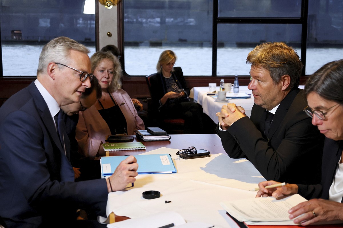 Bruno Le Maire, left, Finance Minister of France, and Robert Habeck, Federal Minister for the Economy and Climate Protection, sit for talks during a boat tour through the Port of Hamburg, Monday Oct.  ...