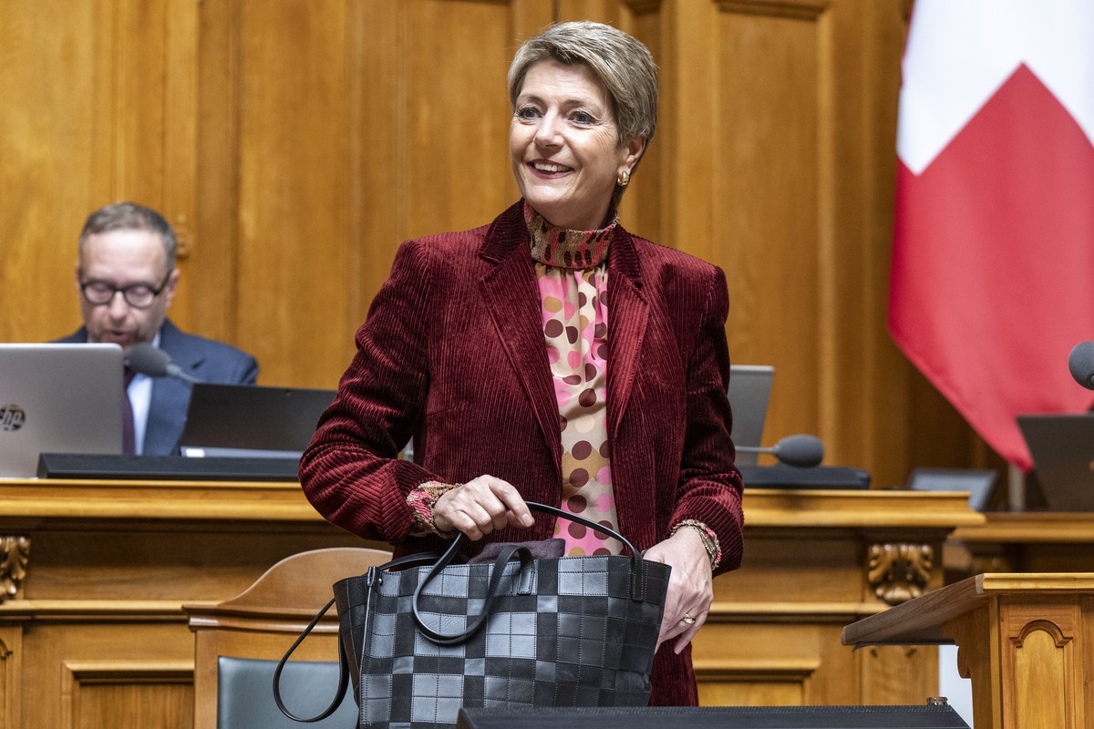 Bundesraetin Karin Keller-Sutter spricht im Nationalrat an der Wintersession der Eidgenoessischen Raete, am Montag, 18. Dezember 2023, in Bern. (KEYSTONE/Peter Schneider)