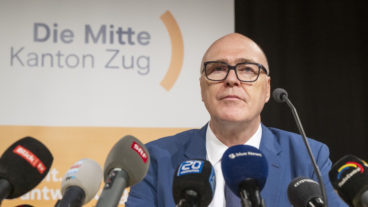 Der Zuger Regierungsrat Martin Pfister waehrend einer Medienkonferenz zu seiner Bundesrats Kandidatur am Donnsrstag, 6. Februar 2025 in der Rathaus Schueuer in Baar im Kanton Zug. (KEYSTONE/Urs Flueel ...