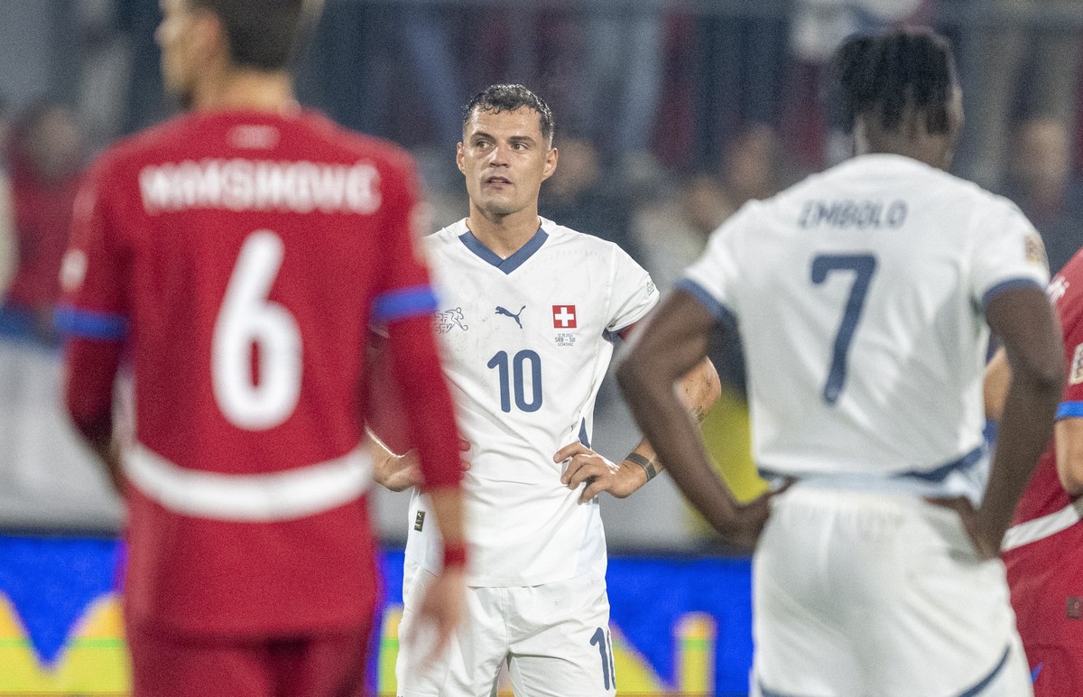 epa11656412 Granit Xhaka from Switzerland reacts after conceding the 2-0 goal for Serbia during the UEFA Nations League group A soccer match between Serbia and Switzerland in Leskovac, Serbia, 12 Octo ...