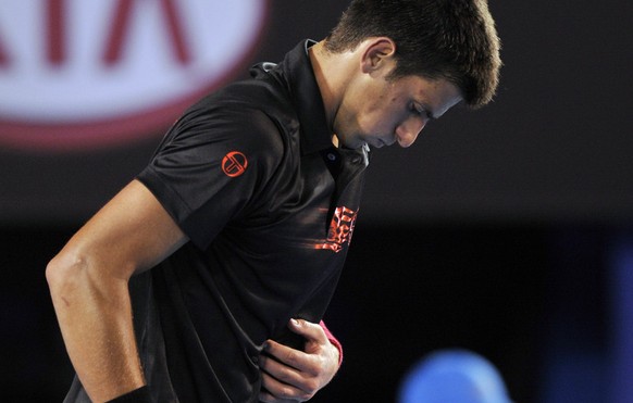 Bis Sommer 2010 ein gewohntes Bild: Djokovic kämpft während Partien immer mal wieder mit Atemnot und unerklärlichen Tiefs.