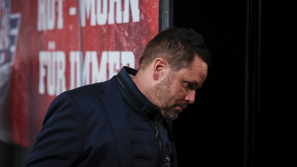 Head Coach Stefan Hedlund (SCRJ) reagiert waehrend der Meisterschaftspartie der National League zwischen den SC Rapperswil Jona Lakers und den SCL Tigers, am Freitag, den 6. Dezember 2024, im Lido in  ...