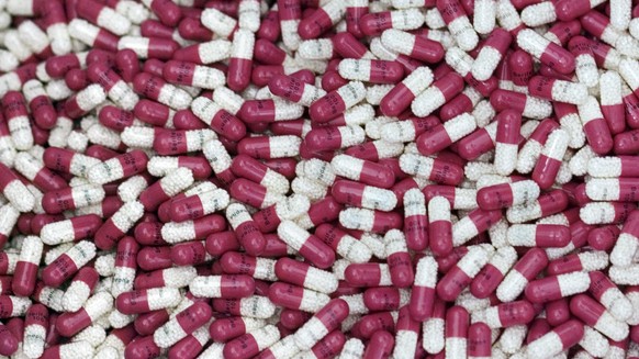 ARCHIV - ZUM MEDIKAMENTEN-AUSLANDPREISVERGLEICH, AM DONNERSTAG, 31. MAI 2018, STELLEN WIR IHNEN FOLGENDES BILDMATERIAL ZUR VERFUEGUNG ---- Ein Generika-Medikament des Hersteller Mepha Pharma AG in Aes ...