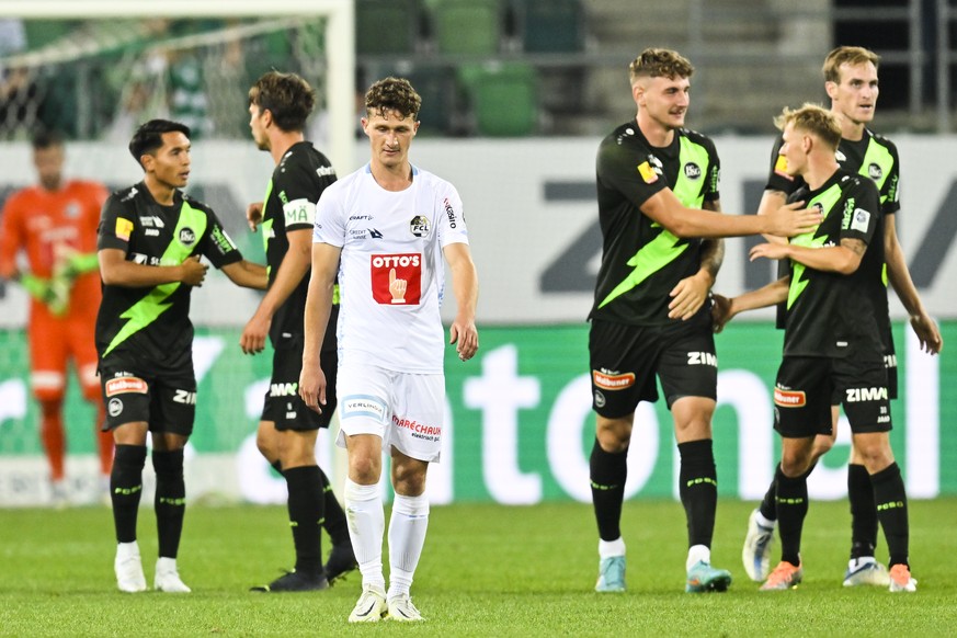 Luzerns Pius Dorn nach dem Treffer von Lukas Goertler im Fussball Super League Spiel zwischen dem FC St. Gallen und dem FC Luzern, am Samstag, 13. August 2022, im Kybunpark in St. Gallen. (KEYSTONE/Gi ...