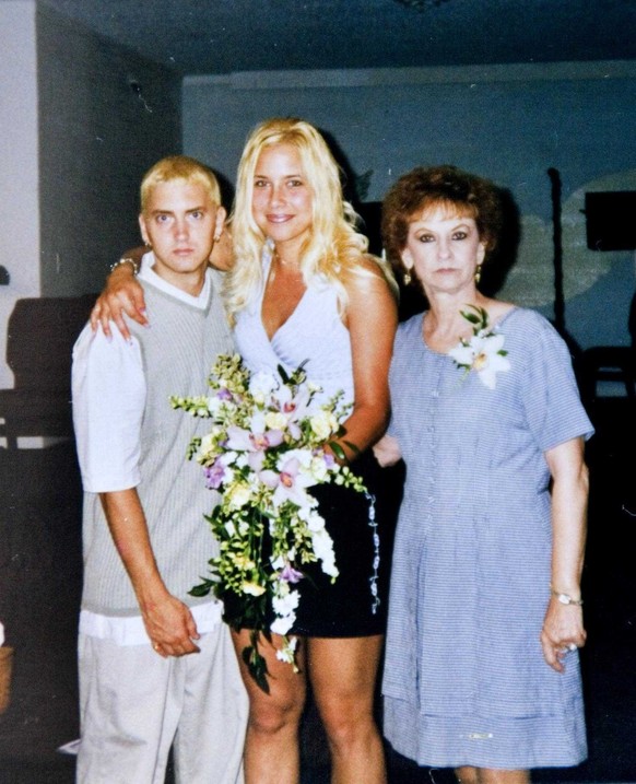 USA: EMINEM FAMILY PORTRAITS 19 January 2006 - USA - Collect photograph courtesy Betty Kresin, maternal grandmother to Eminem. Happier days near St Joseph, Kansas. Eminem s maternal grandmother Betty  ...