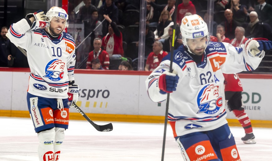Sven Andrighetto (ZSC), left, celebrates his goal with his teammate Denis Malgin (ZSC), right, after scoring the 0:3 during the first leg of the National League Swiss Championship final playoff game b ...