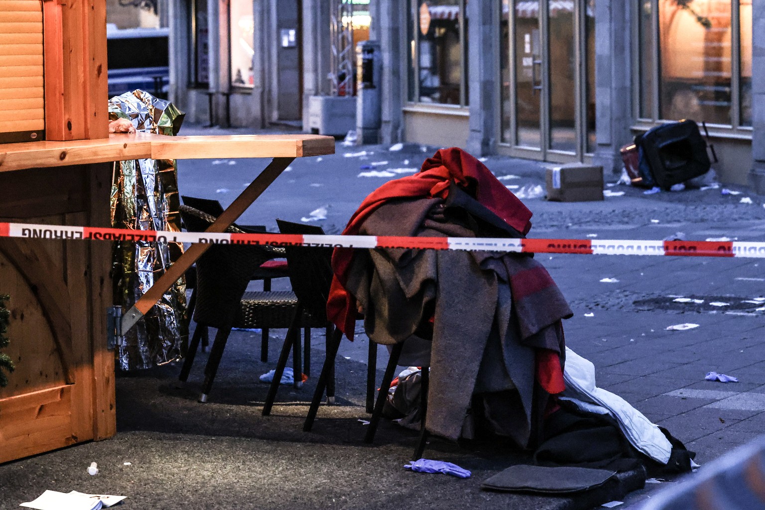 epa11787861 Clothes are piled up at a cordoned off area at the scene of a vehicle-ramming attack on the Christmas market in Magdeburg, Germany, 21 December 2024. According to the Magdeburg police, at  ...