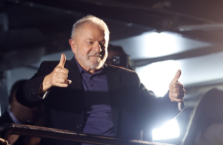 epa10220653 Former president and presidential candidate Luiz Inacio Lula da Silva greets supporters celebrating the results of the presidential elections, on Avenida Paulista in Sao Paulo, Brazil, 02  ...