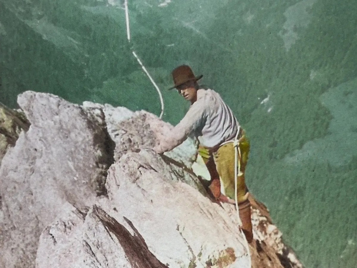 König Albert I. bewegte sich gerne in den Schweizer Bergen: Er kam fast jedes Jahr, um dem Alpinismus zu frönen. Das Bild wurde vom Nationalmuseum mit KI koloriert.