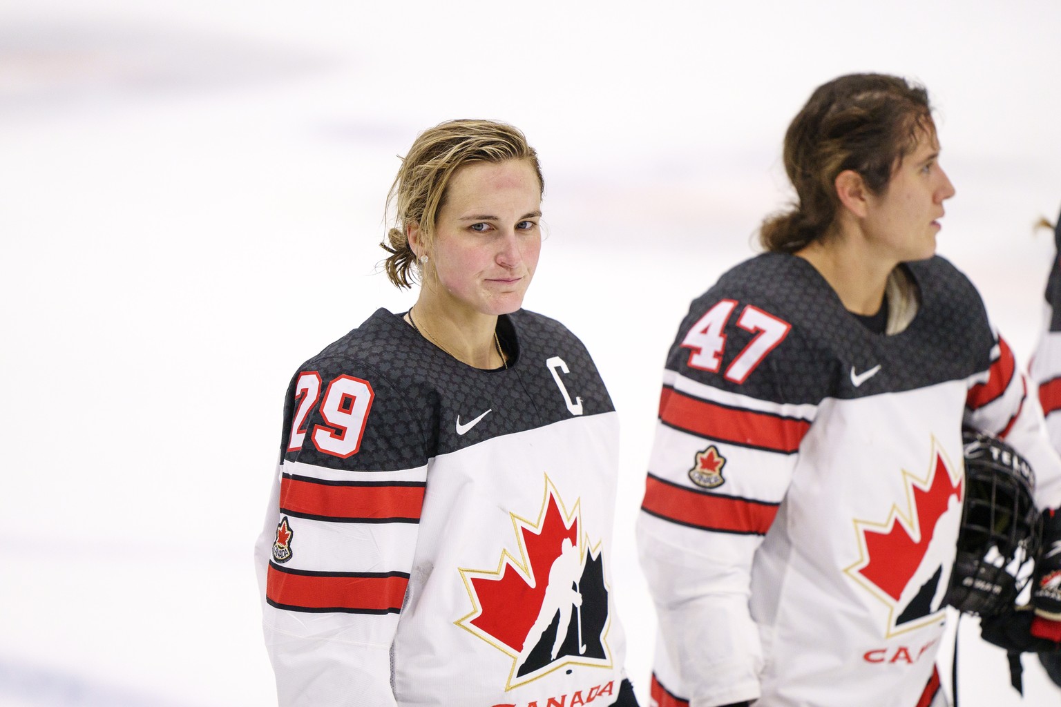 epa10138778 Marie-Philip Poulin is awarded best player of Canada after the IIHF Woman&#039;s World Championship ice hockey match between Finland and Canada in Herning, Denmark, 25 August 2022. EPA/BO  ...