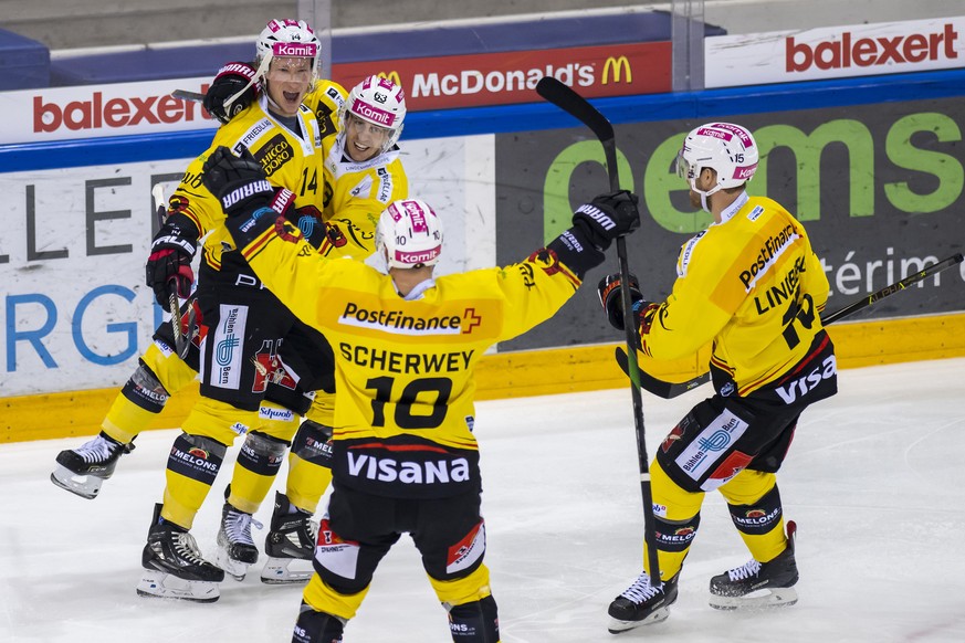 Les joueurs bernois laissent eclater leur joie, lors du match du championnat suisse de hockey sur glace de National League LNA, entre le Geneve Servette HC et le SC Berne, SCB, ce vendredi 25 novembre ...