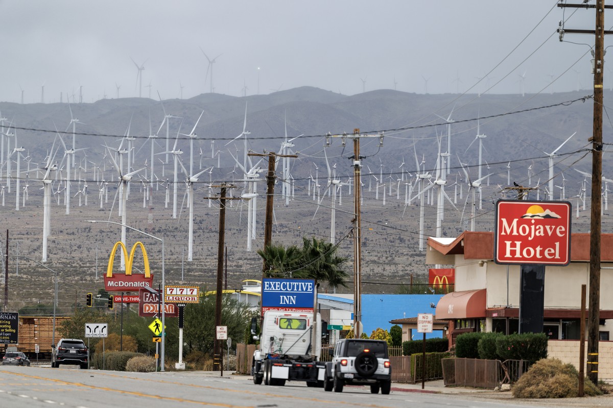 epa12530433 Wind turbines in the distance are seen at the Mojave Wind Farm in Mojave, California, USA, 16 November 2025. The Mojave Wind Farm in Kern County, California, is one of the largest and most ...