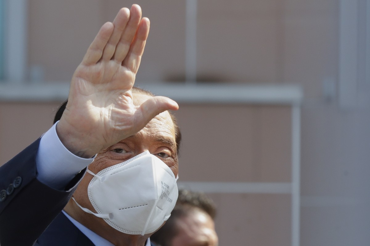 FILE - Silvio Berlusconi waves as he leaves the San Raffaele hospital in Milan, Italy, on Sept. 14, 2020. Former Italian Premier Silvio Berlusconi was hospitalized Wednesday, April 5, 2023, with appar ...
