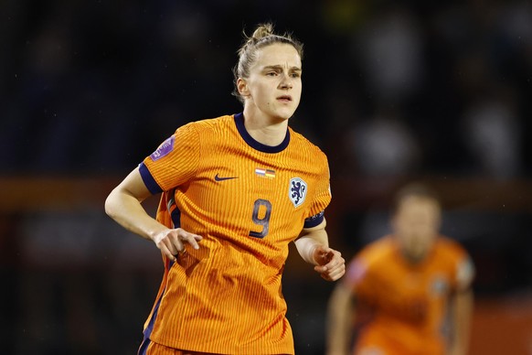 epa11913990 Vivianne Miedema of the Netherlands in action during the UEFA Women&#039;s Nations League soccer match between the Netherlands and Germany in Breda, the Netherlands, 21 February 2025. EPA/ ...