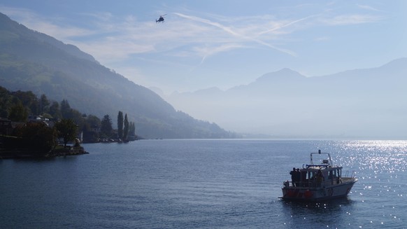 Walchwil ZG, 25. Oktober 2018, 10:30 Uhr: Auf dem Zugersee ist ein Mann aus einem Sportruderboot gestürzt. Die sofort eingeleitete Suche verlief bis jetzt ohne Erfolg. (Bild: Kapo Zug)