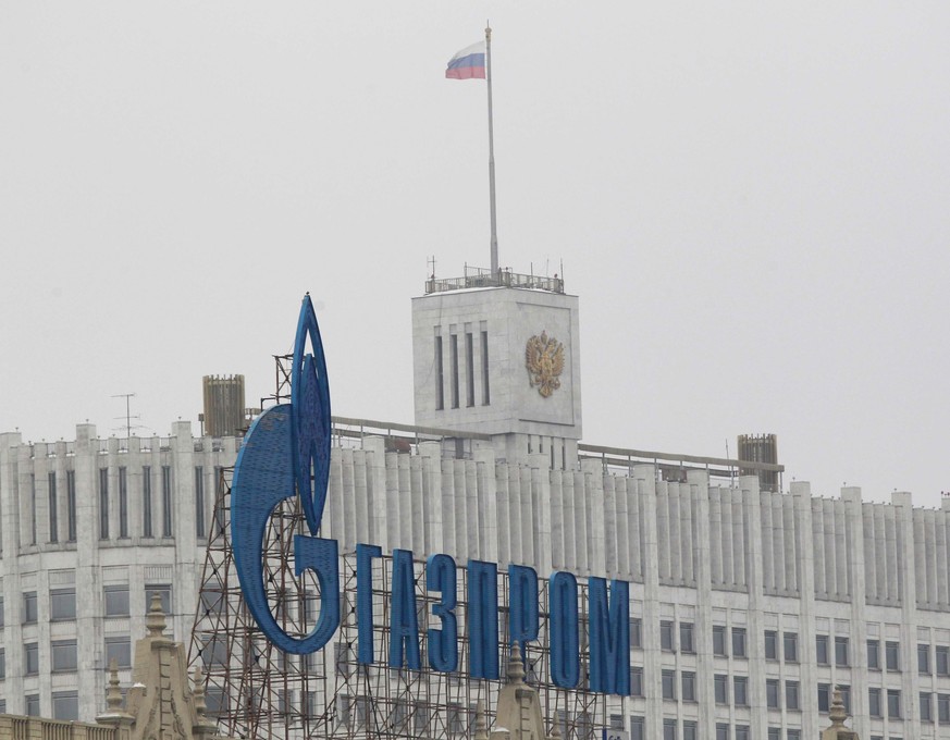 Das russische Staatsunternehmen Gazprom wird die Exploration, Förderung und Infrastrukturbau auf russischer Seite beitragen.