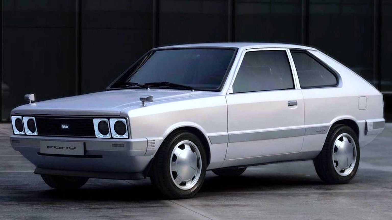 Hyundai Pony Heritage EV - retro auto elektroauto restomod 1980s https://www.instagram.com/p/CNcM-BrpvVP/