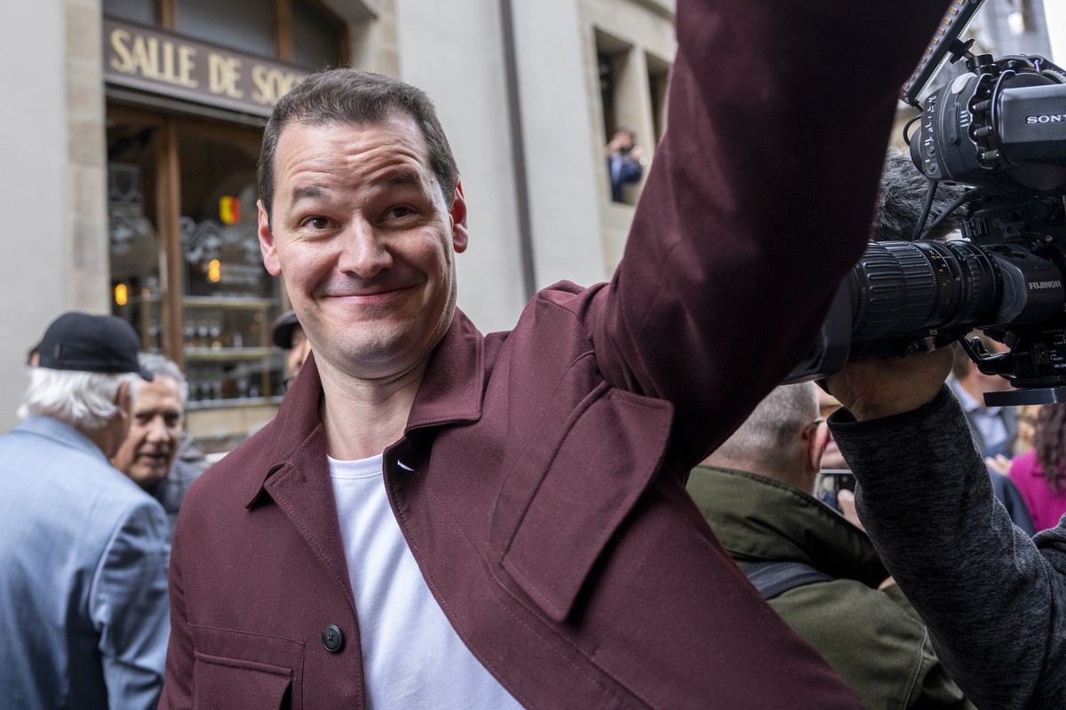 Le candidat au Conseil d'Etat, Pierre Maudet, Libertes et Justice sociale, arrive, lors du second tour de l'election du Conseil d'Etat genevois, ce dimanche 30 avril 2023 a l'Hotel ...