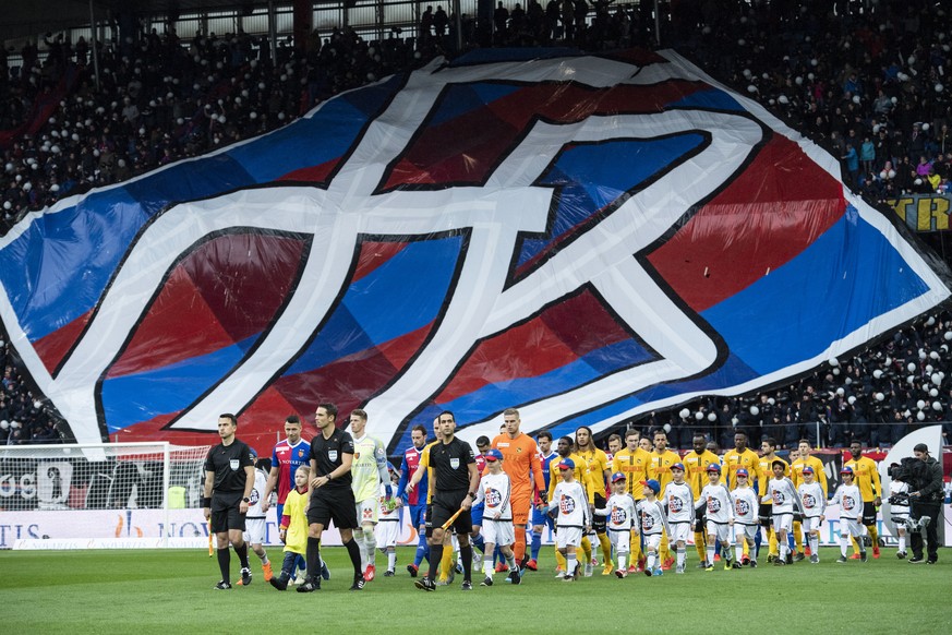 Einmarsdch der Mannschaften vor dem Fussball Meisterschaftsspiel der Super League, des FC Basel gegen den BSC Young Boys, am Sonntag, 17. Maerz 2019, im Stadion St. Jakob-Park in Basel. (KEYSTONE/Ales ...