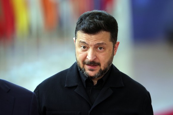 epa13046909 Ukraine's President Volodymyr Zelensky arrives for the European Council summit in Brussels, Belgium, 18 June 2026. European leaders are gathering in Brussels for a two-day meeting pac ...