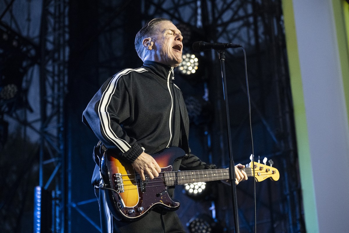epa13029635 Canadian singer Bryan Adams performs during the FIFA World Cup 2026 countdown concert in Toronto, Canada, 10 June 2026. The 2026 FIFA World Cup begins on 11 June 2026 with the opening matc ...