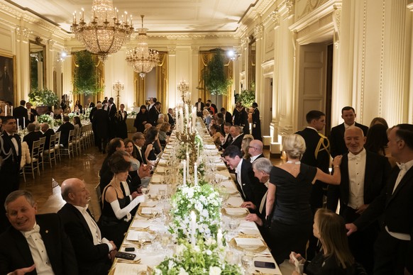 epa12920800 Guests attend a state dinner hosted by US President Donald Trump in honor of Britain's King Charles III and Queen Camilla at the White House in Washington, DC, USA, 28 April 2026. The ...