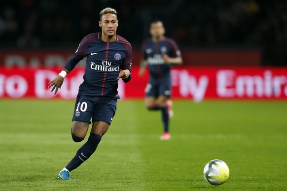 epa06211198 Paris Saint Germain striker Neymar Jr in action during the French Ligue 1 soccer match between Paris Saint Germain (PSG) and Olympique Lyonnais at the Parc des Princes stadium in Paris, Fr ...