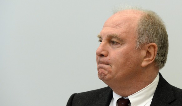 epa04122925 Defendant Uli Hoeness, the president of German soccer club FC Bayern Munich, seen in the courtroom for the fourth day of trial at the Palace of Justice in Munich, Germany, 13 March 2014. L ...