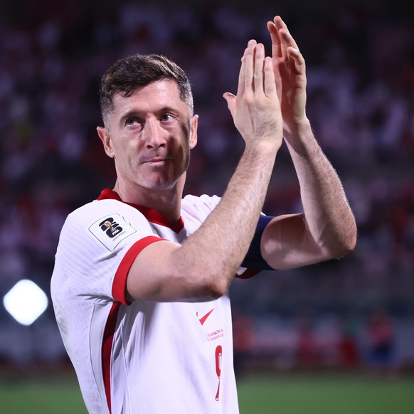 epa12532546 Robert Lewandowski (L) of Poland celebrates the 3-2 victory after the FIFA World Cup 2026 UEFA qualifier between Poland and Malta, in Attard, Malta, 17 November 2025. EPA/Leszek Szymanski  ...