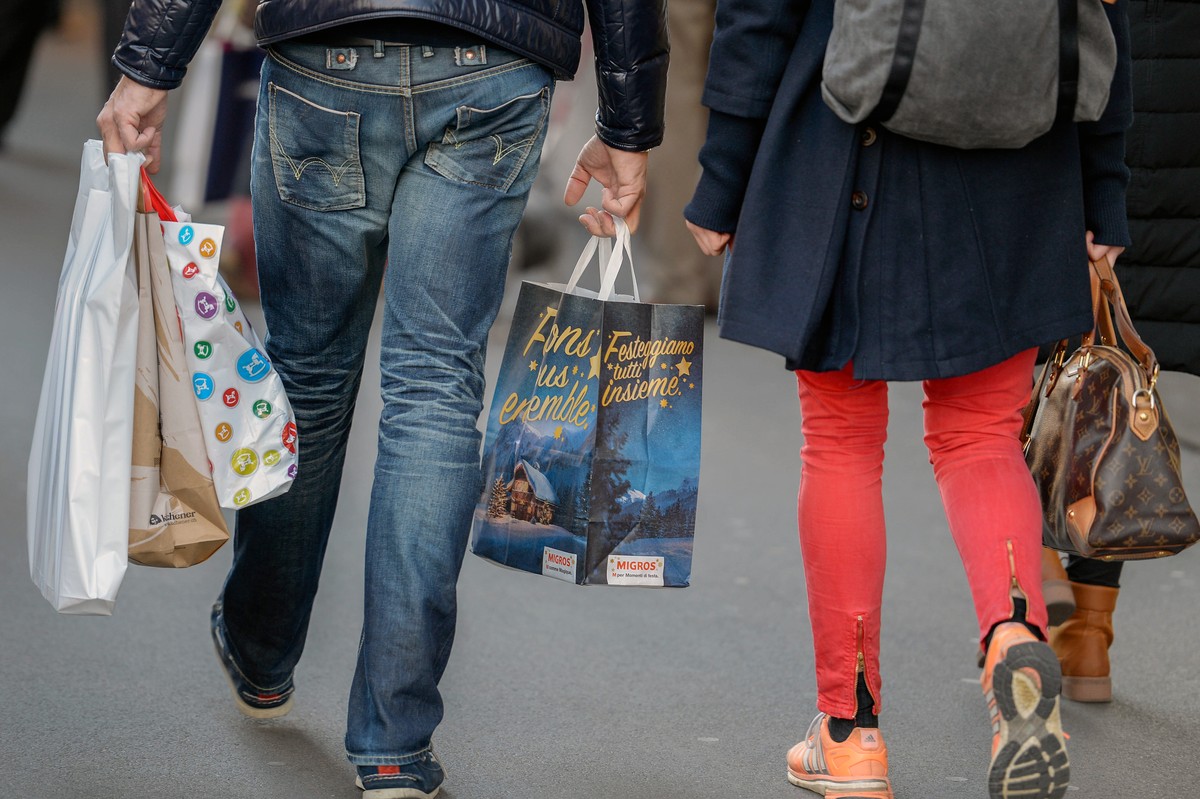 An der Bahnhofstrasse in Zürich lassen nicht nur Einheimische vor Weihnachten, sondern auch Touristen viel Geld liegen.&nbsp;