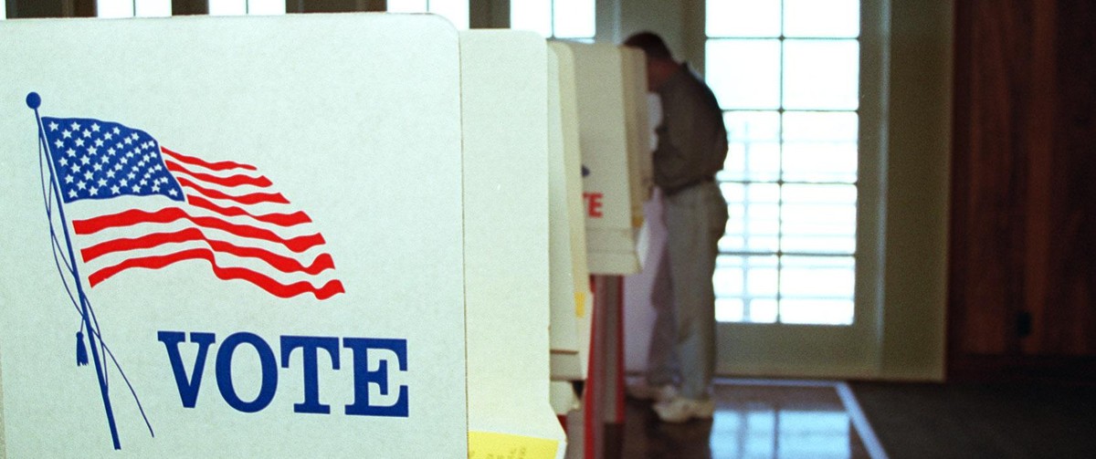 Duke's Restaurant in Malibu was one of many polling places along the Malibu coast for election voting, April 11, 2000. (Photo by Ken Hively/Los Angeles Times via Getty Images)