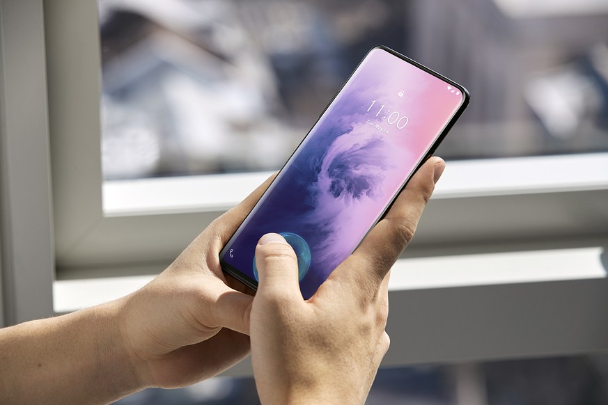 Wie die meisten neuen Top-Smartphones hat das OnePlus 7 Pro den Fingerabdruck-Sensor direkt im Display.