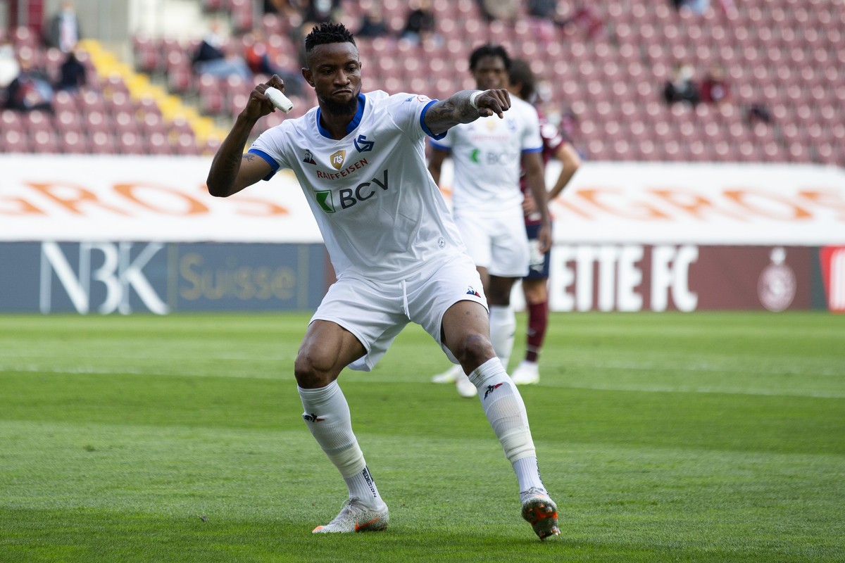 Lausanne's forward Jonathan Bolingi celebrates his goal after scoring the 0:1, during the Super League soccer match of Swiss Championship between Servette FC and FC Lausanne-Sport, at the Stade d ...