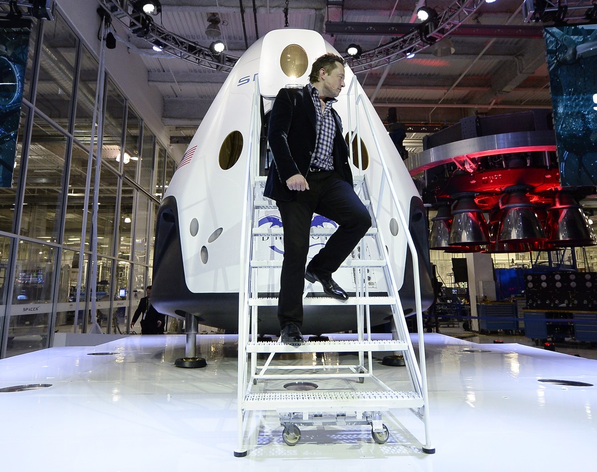 HAWTHORNE-CA-MAY 29: SpaceX CEO Elon Musk unveils the company's new manned spacecraft, The Dragon V2, designed to carry astronauts into space during a news conference on May 29, 2014, in Hawthorn ...
