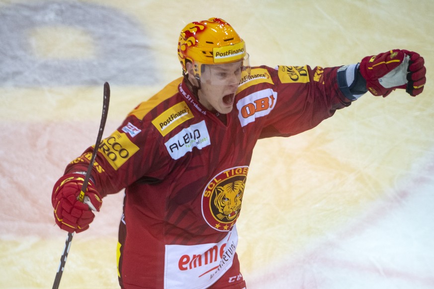 Tigers Topscorer Harry Pesonen jubelt, waehrend dem Meisterschaftsspiel der National League zwischen den SCL Tigers und dem HC Lugano, am Freitag, 6. Dezember 2019, im Ilfisstadion in Langnau. (KEYSTO ...