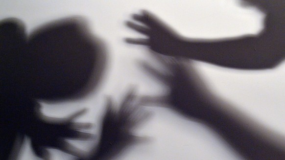 Ein ehemaliges Ehepaar steht wegen mutmasslicher jahrelanger Misshandlung seiner Kinder vor dem Z