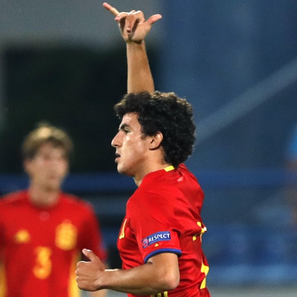 epa05975140 Spanish soccer player Mateu Morey celebrates scoring the equalizer during the UEFA Under-17 European Championship final between Spain and England in Varazdin, Croatia, 19 May 2017. EPA/ANT ...