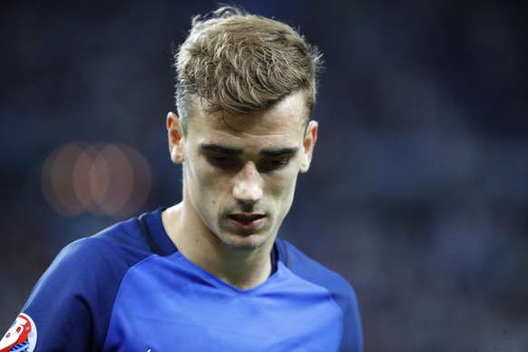 epa05419654 Antoine Griezmann of France reacts after the UEFA EURO 2016 final match between Portugal and France at Stade de France in Saint-Denis, France, 10 July 2016.


(RESTRICTIONS APPLY: For e ...