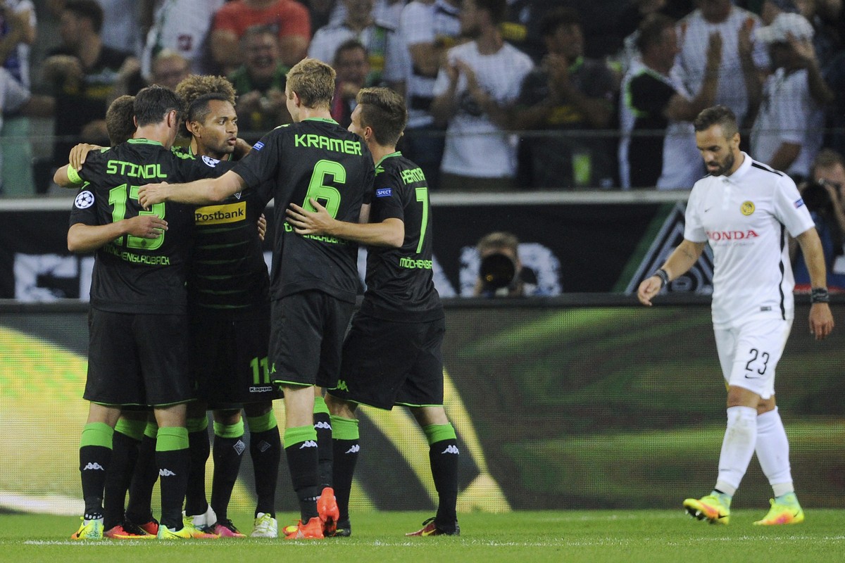 24.08.2016; Moenchengladbach; Fussball Champions League- Borussia Moenchengladbach - BSC Young Boys:1:0 Jubel v.l. Torschuetze Thorgan Hazard, Lars Stindl, Raffael, Christoph Kramer, Patrick Herrmann ...