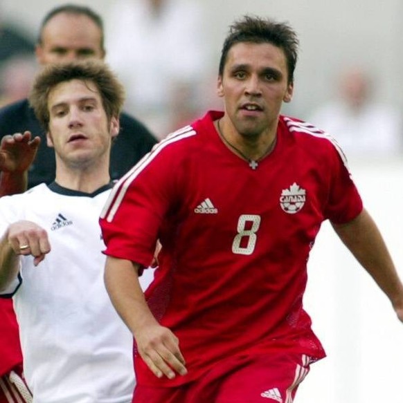 Bildnummer: 00831466 Datum: 01.06.2003 Copyright: imago/Bernd Müller
Daniel Imhof (vorn, Kanada) gegen Torsten Frings (Deutschland); dahinter Julian de Guzman (Kanada); Test, Vdig, Deutschland - Kanad ...