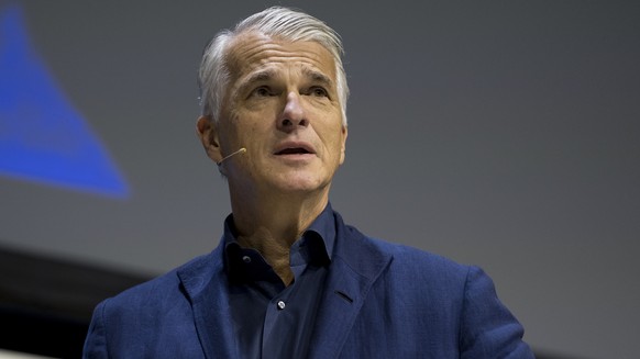 Sergio Ermotti, CEO der Grossbank UBS spricht bei einer Auszeichnung am "Let's Talk" Symposium am Freitag, 22. November 2025 im Kongresshaus in Zuerich. (KEYSTONE/Claudio Thoma)