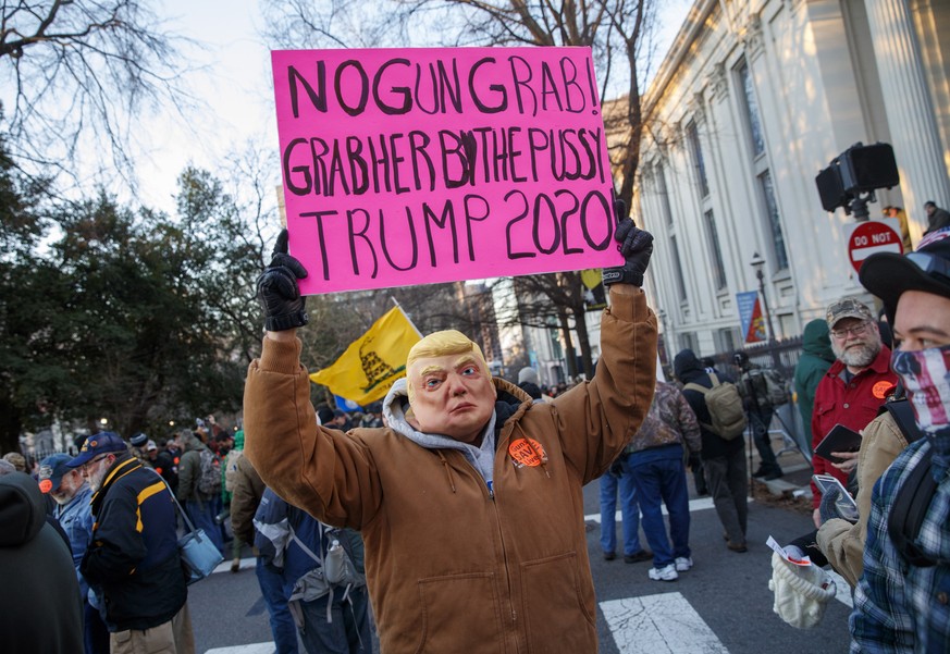 epaselect epa08144519 Gun-rights supporters gather for a rally outside the Virginia state capitol in Richmond, Virginia, USA, 20 January 2020. Virginia Citizens Defense League organized the rally to l ...