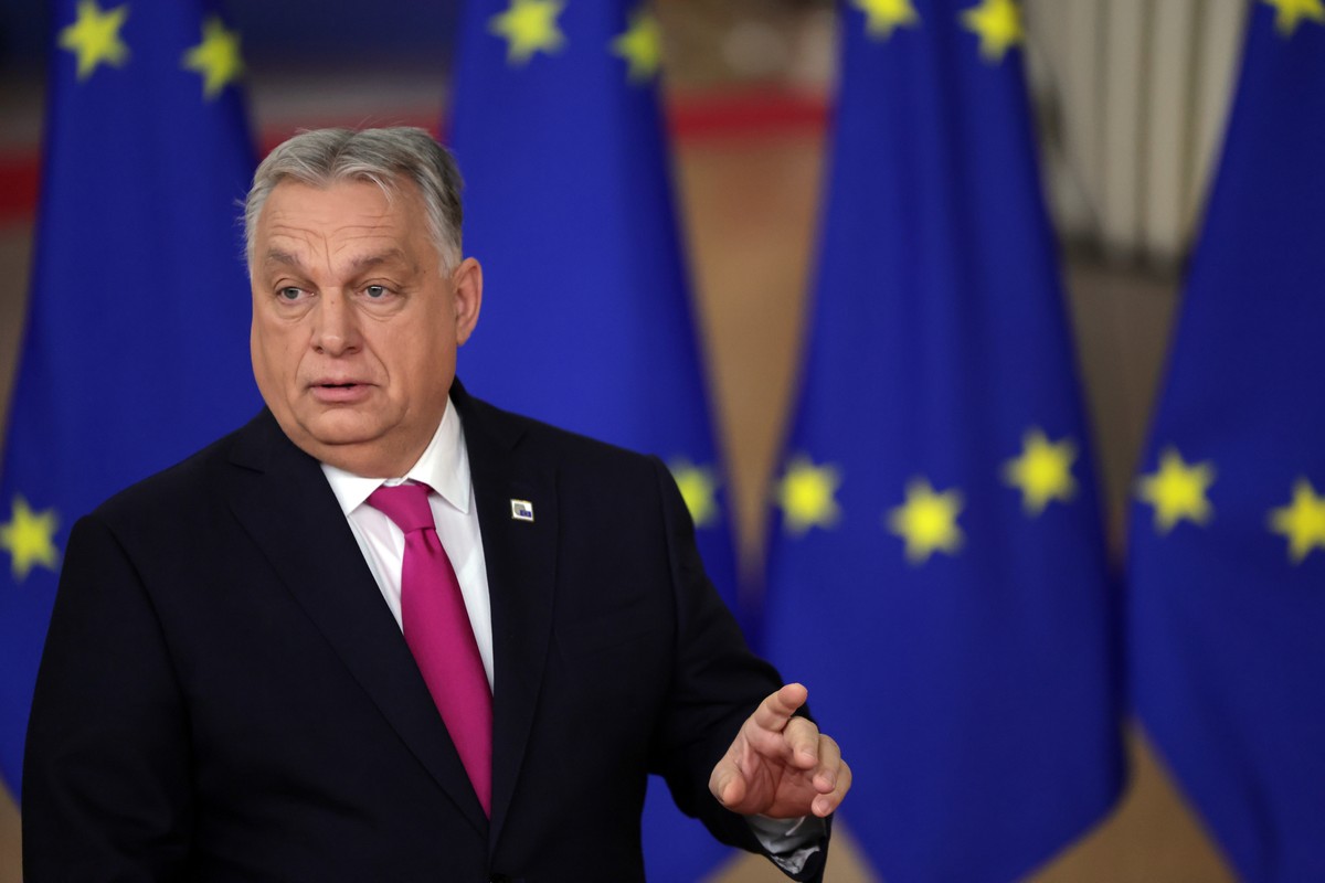 epa12600373 Hungarian Prime Minister Viktor Orban attends the EU Council Summit in Brussels, Belgium, 18 December 2025. EU leaders are meeting to discuss the latest developments in Ukraine, the EU ...