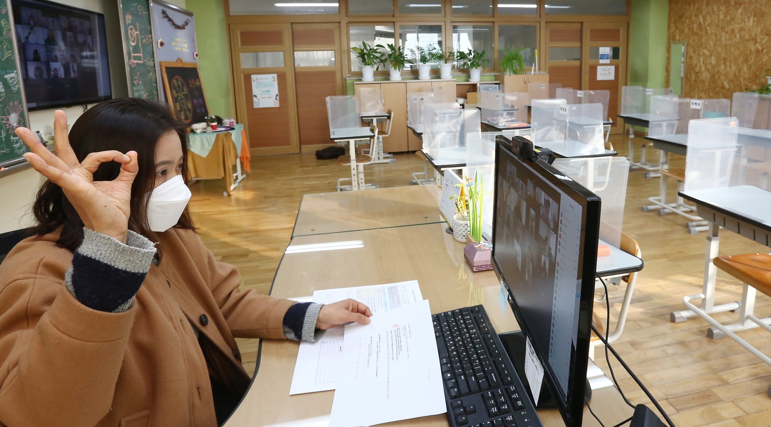 epa08934120 A teacher takes part in a graduation ceremony via videoconference inside a deserted classroom of Usol Elementary School in Seoul, South Korea, 13 January 2021. EPA/YONHAP / POOL SOUTH KORE ...