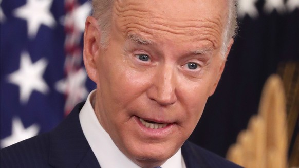 epa10297107 US President Joe Biden delivers remarks and takes questions in the State Dining Room at The White House in Washington, DC, USA, 09 November 2022. EPA/MICHAEL REYNOLDS