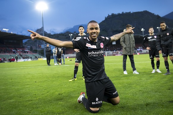 Le joueur bernois Chris Kablan celebre la victoire a la fin de la rencontre de football de Super League entre le FC Sion et le FC Thun ce samedi 25 mai 2019 au stade de Tourbillon a Sion. (KEYSTONE/La ...