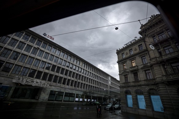 epa10540924 The headquarters of the Swiss bank Credit Suisse (R) and UBS (L) at the Paradeplatz in Zurich, Switzerland, 24 March 2023. Swiss Bank Credit Suisse was rescued in a three billion dollars p ...